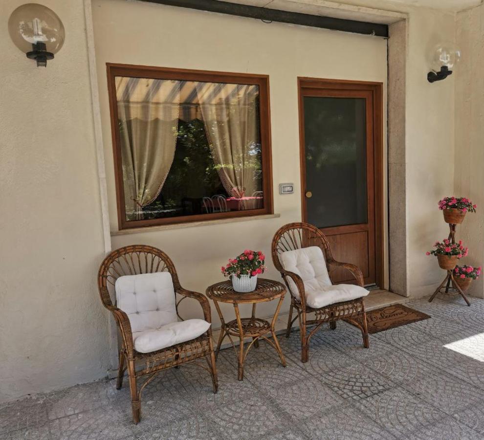 Al Centesimo Chilometro - Ristoro Del Pellegrino Hostel Montefiascone Bagian luar foto