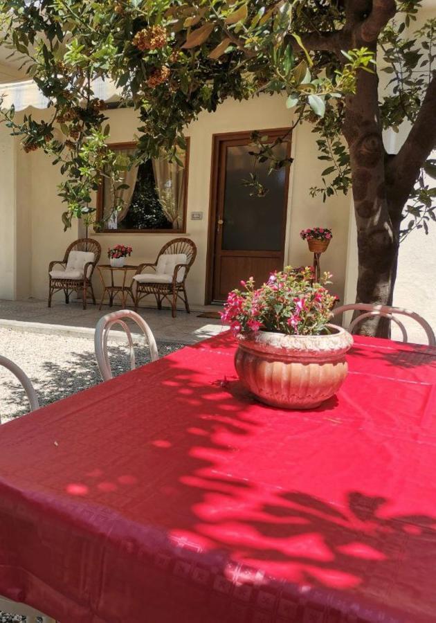Al Centesimo Chilometro - Ristoro Del Pellegrino Hostel Montefiascone Bagian luar foto
