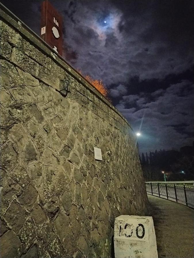 Al Centesimo Chilometro - Ristoro Del Pellegrino Hostel Montefiascone Bagian luar foto